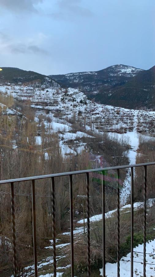 Apartamentsaloriaburg Farrera エクステリア 写真