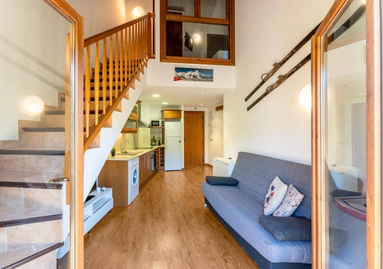 Apartamentsaloriaburg Farrera エクステリア 写真