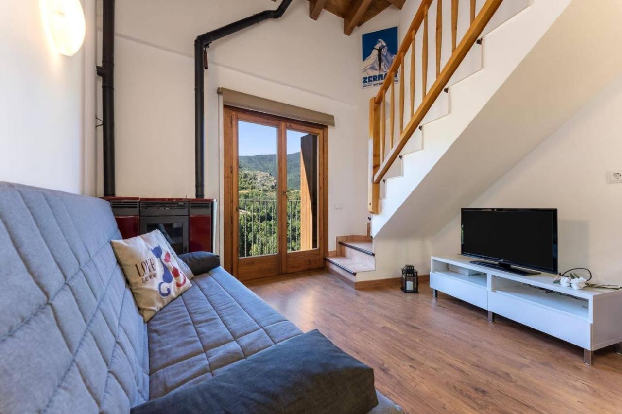 Apartamentsaloriaburg Farrera エクステリア 写真