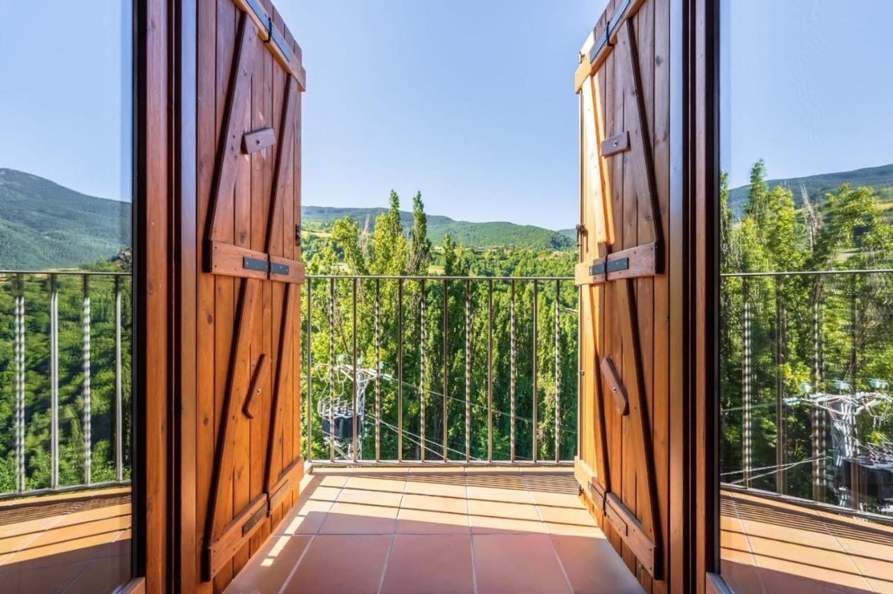 Apartamentsaloriaburg Farrera エクステリア 写真