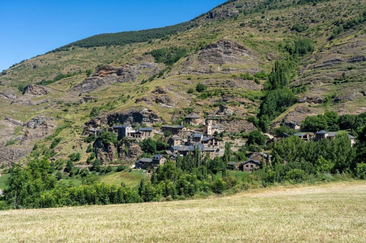 Apartamentsaloriaburg Farrera エクステリア 写真