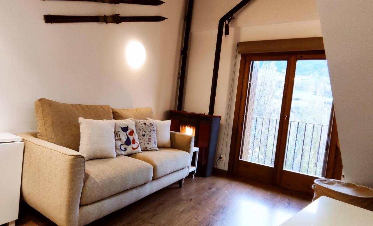 Apartamentsaloriaburg Farrera エクステリア 写真