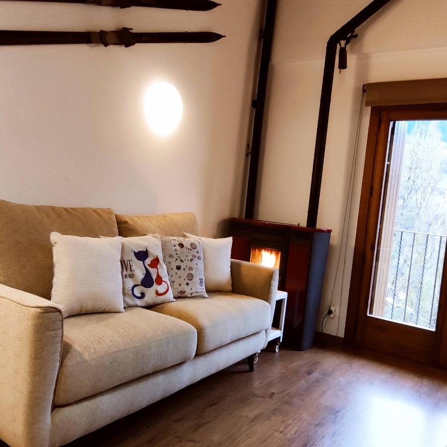 Apartamentsaloriaburg Farrera エクステリア 写真